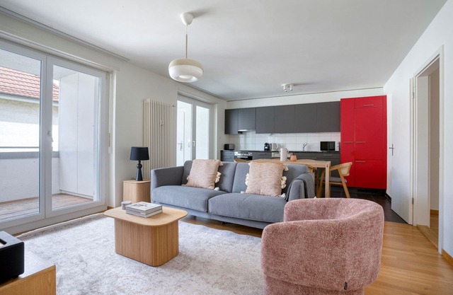 Nice Klybeck 3BR w/Elevator & W/D, close to River, by Blueground