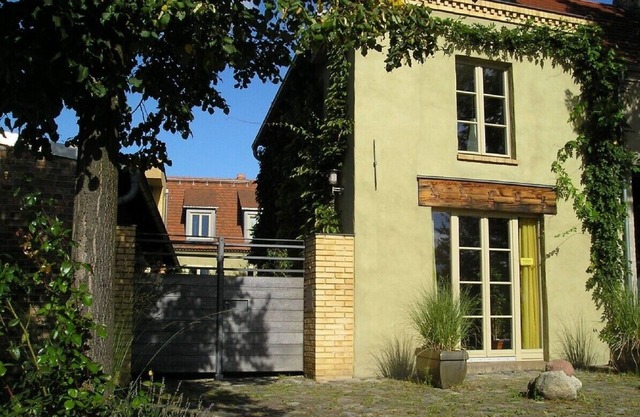 Nice view, winter garden, on the historical island Werder