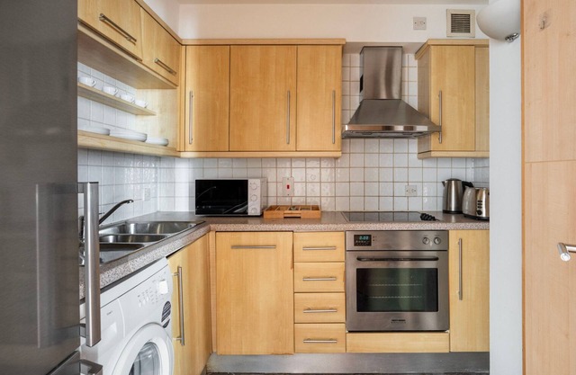 Nice Waterloo 2BR w/ Open Plan, nr Museums & London Eye, by Blueground