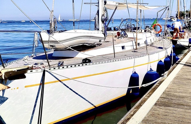 NIGHT ON BOARD UNDER THE STARS OF VENICE