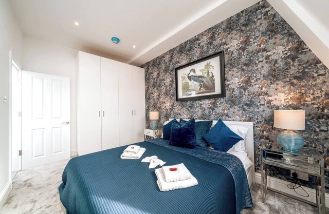 Niru Experience Pearl of Ifield Road