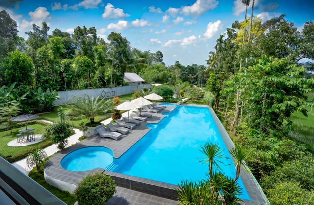 Nirvana Hotel Resort Tetebatu