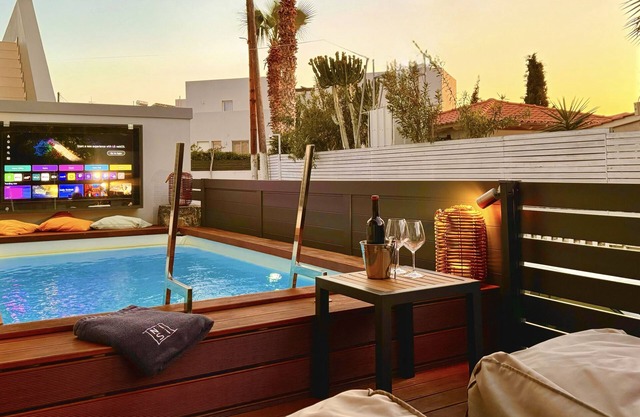 Nisi luxury villas and suites with private pool in seaside village of Gouves