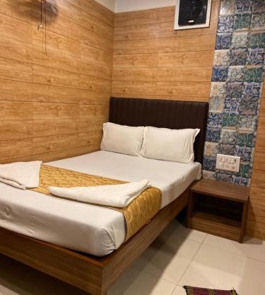 Nityanand Guest House