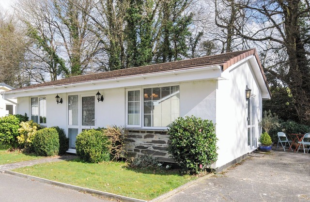 NO. 1 THE HEATHERS, pet friendly, country holiday cottage in Liskeard