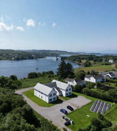 No 2 The Cairns, Unwind in Style