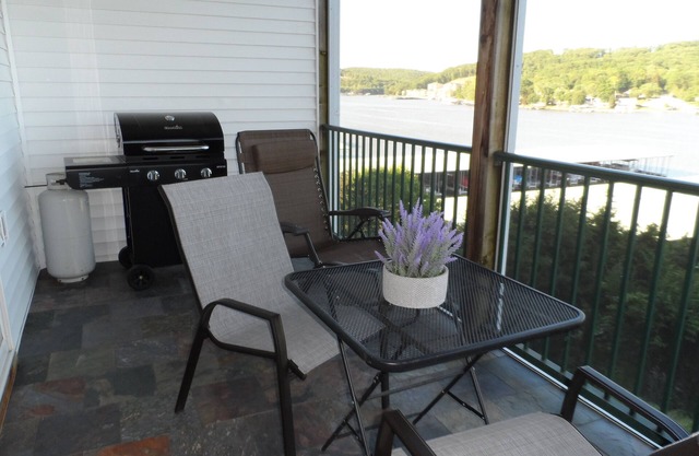 No Steps/walk in/ 2BD/2BA w/12x30 boat slip Great View!