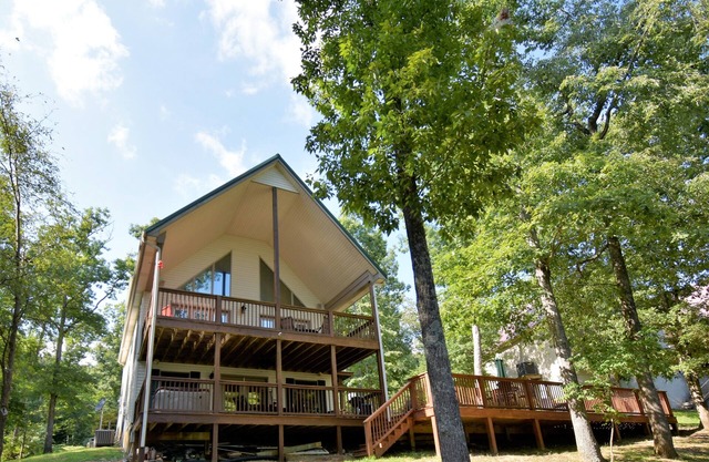 Nolin Lake Water Front Home 30 Minutes from Mammoth Cave