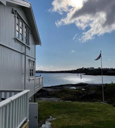 Nordlandshus ved havet på Reine, Lofoten