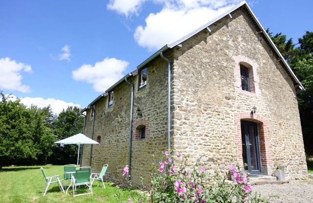 NORMANDY BARN CONVERSION. Detached 3 bedrooms, 20 mins beach, countryside peace!