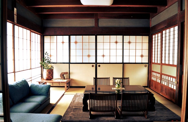 Nostalgic steam locomotive town / "Kuma-no-ya", an old private house for rent / A kitchen with seasonings for cooking your own meals / Shimada City, Shizuoka Prefecture