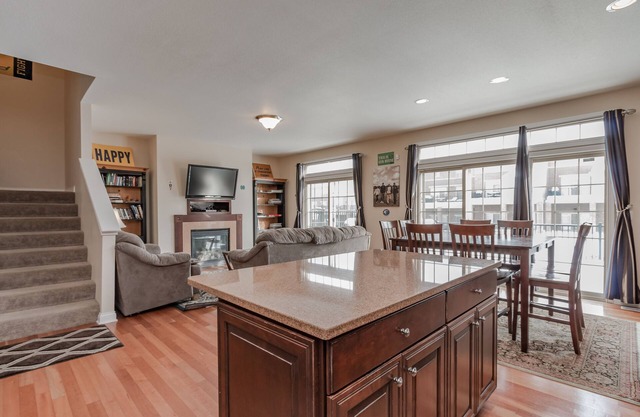 Notre Dame game day event house: CLOSE, large, fully loaded, 4 bed/4.5 bath