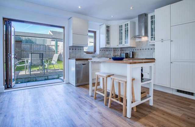 Nottage Road - 3 Bedroom Holiday Home - Mumbles