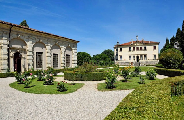 Notti Sotto gli Straordinari Affreschi di Tiepolo