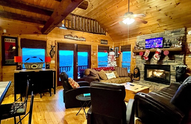 Nov 20-23 Open❤️BESTMtnView-Adult PoolTable-PingPong-Foosball-Playgrnd-Hottub