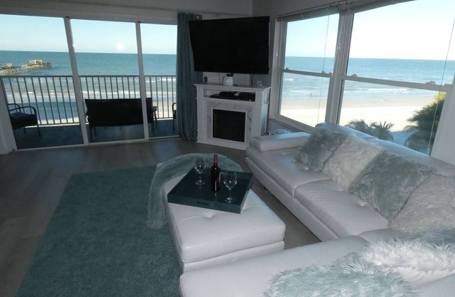 Nov/Dec/Jan dates Avail! BEACHFRONT CORNER 2/2 w/Jacuzzi and Electric FP!