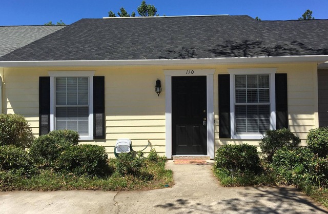 Now available short or long term. Convenient to Bruce’s Field .Pets ok.Updated