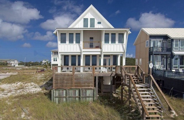 Now booking Fall 2025 &Summer 2026! Lux 5 BR GulfFront Slps 16 – Priv Pool+Beach