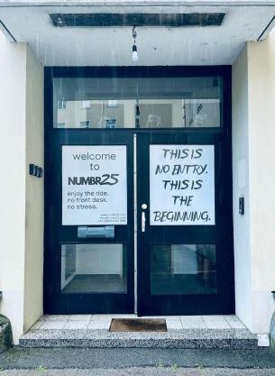 NUMBR25 - self service & low budget Hotel