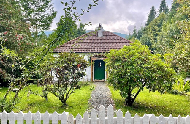 Nursery Cottage - Benmore - woodland setting, sleeps 4 guests