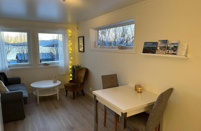 Ny, moderne leilighet i flotte omgivelser.