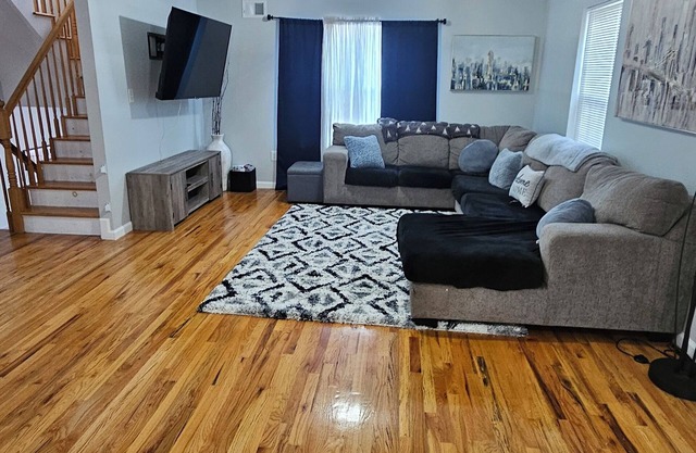 NYC-EWR-Downtown Newark Commuter Retreat