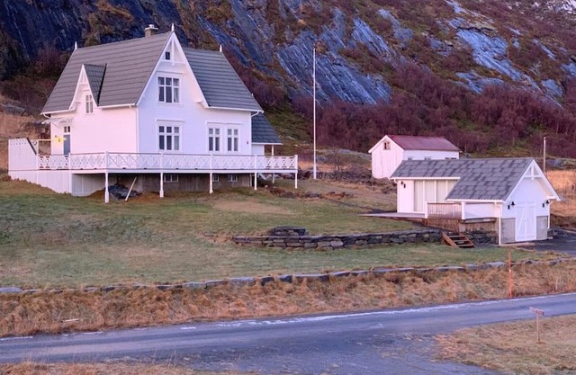 Nydelig landsted på vakre Nesland i Lofoten