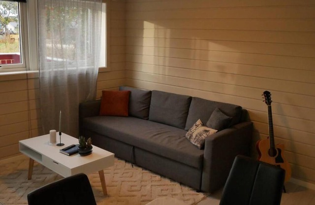 Nyrenovert leilighet med gratis parkering