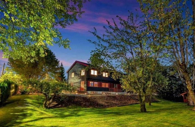 Nyrenovert Leilighet på Høvik med Gratis Parkering