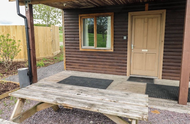 OAK, romantic, country holiday cottage, with a garden in Cowbridge