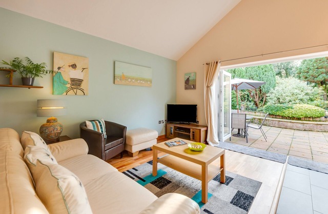 Oakdene - Two Bedroom House, Sleeps 4