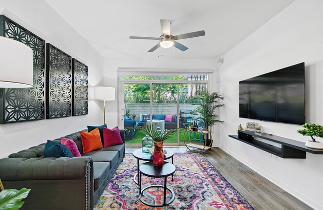 Oasis 2BD/2BA near WeHo w/Parking, W/D, & Fitness