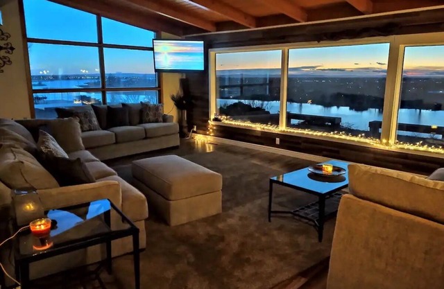 Oasis Retreat at The Lake! King Bed