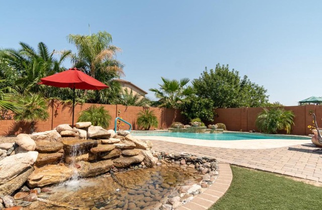 Oasis Villa With Pool, Putting Green & Pool Table