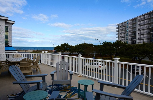 OCEAN BLOCK Rehoboth Beach Home Sleeps 10 w/Parking