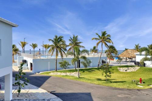 Ocean Front Breeze in Paradise