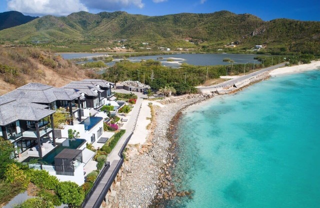 Ocean front modern three bedroom apartment in e spectacular resort