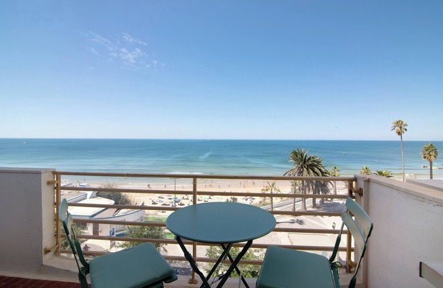 Ocean View Apartment with Sea View, Wi-Fi