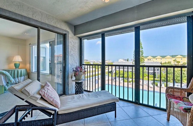 Ocean View Condo, Walk to Beach and Boat Launch