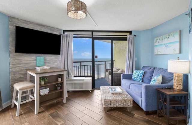 Ocean View Retreat: Includes Breakfast 14th Flr