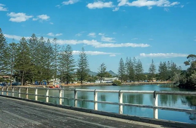 Ocean Views/Pool/Spacious Rooms/Ideal for Families or romantic setting for 2