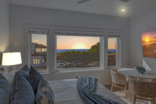 Ocean VIEWS! Steps from Victoria Beach, Lux Design