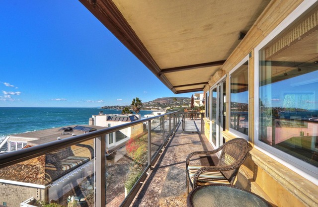 Ocean views steps to the water prime Laguna Beach 8 Villa Roma