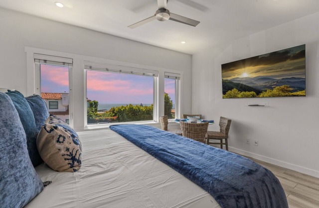 Ocean VIEWS! Steps from Victoria Beach, Lux Design