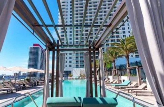 Oceanfront 2BR/2BA Hyde (Beach Service)