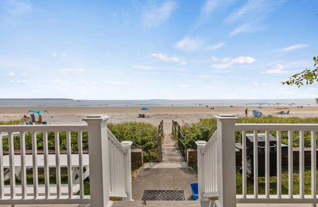 Oceanfront 4 bedroom home on Grand Beach!