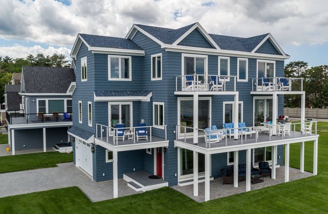 Oceanfront Beach House with Spectacular Panoramic Views