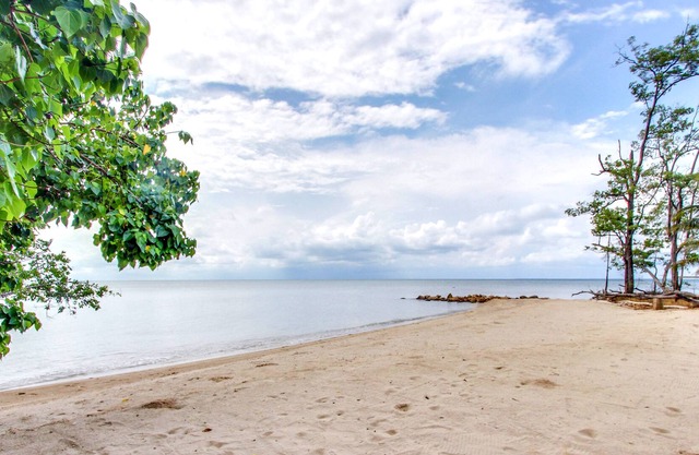 Oceanfront cabana with private beach, amazing sea view, hammock & partial AC