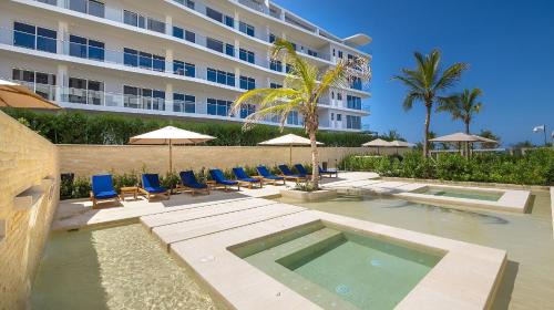 Oceanfront condominium with direct beach access Morros IO