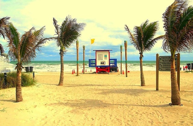 Oceanfront Cocoa Beach House, Private Beach Access, sleeps 12
